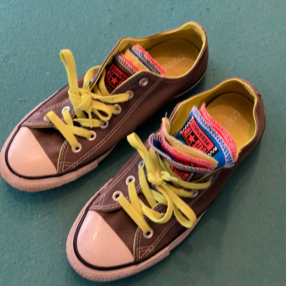 Size 9 converse multicolor tongue